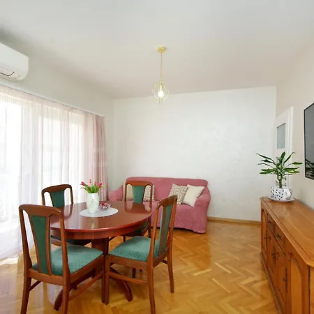 16 Apartament *