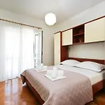 16 * Makarska