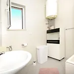 16 Makarska